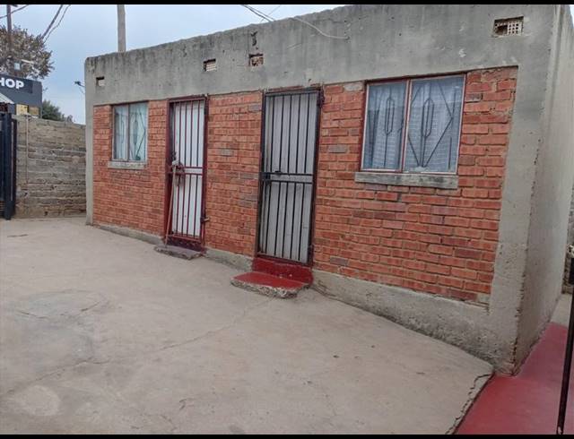 11 BEDROOM HOUSE FOR SALE IN COSMO CITY